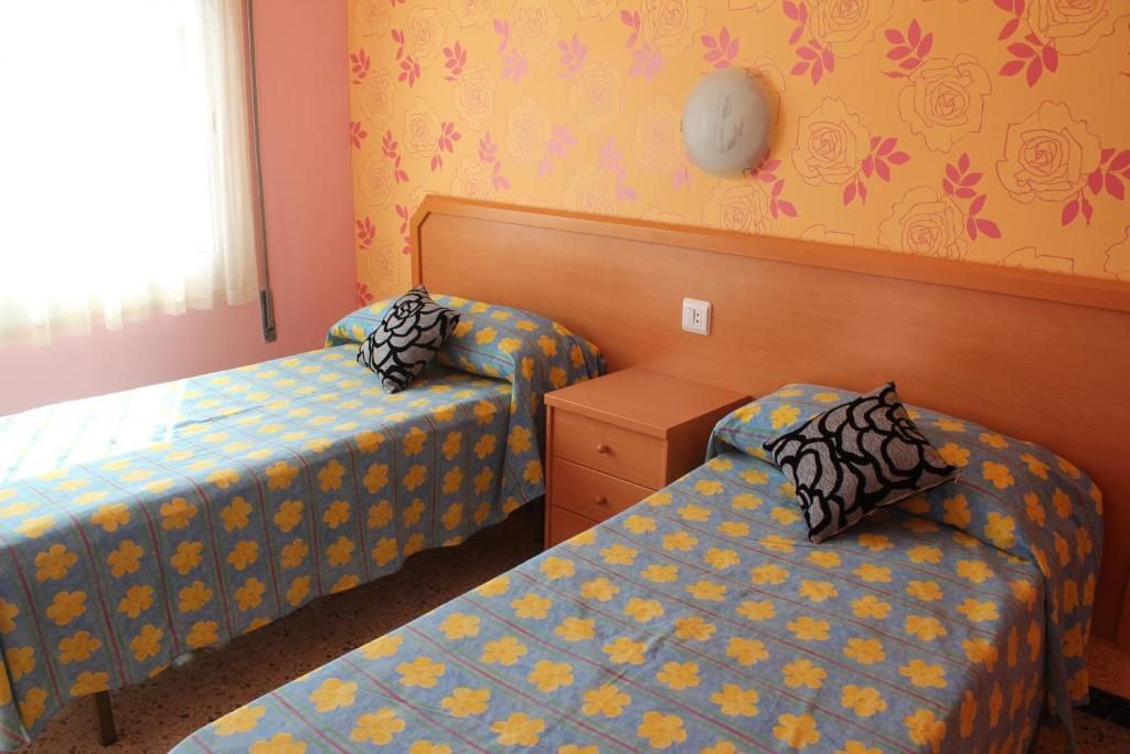Hostal Julieta Lloret de Mar Room photo